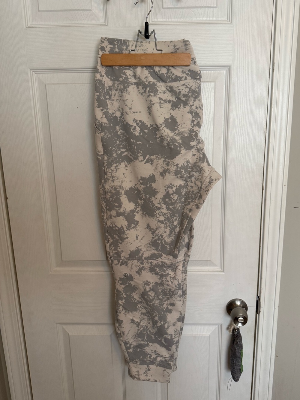 Lululemon city sweat jogger. Silver and white. Xxl. Athleisure. Casual.